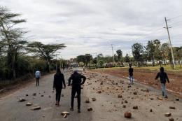 Multimedia Univeristy Students barricade Magadi Road.